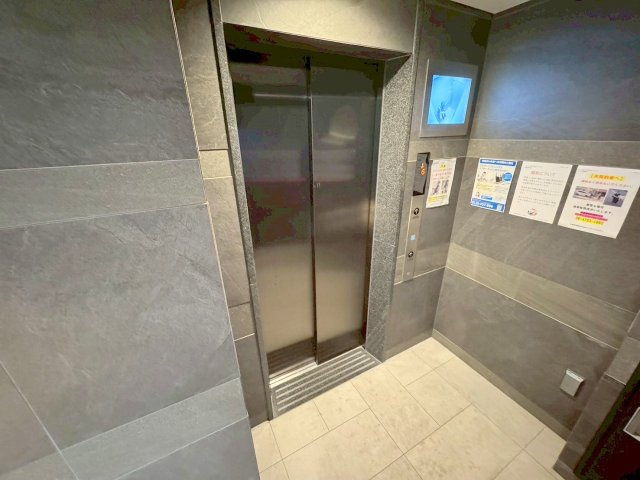 プレサンス東三国エンブレイスのエントランス