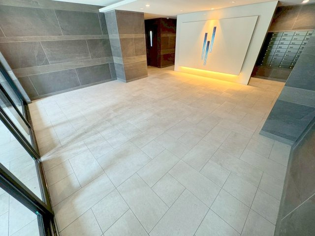 プレサンス東三国エンブレイスのロビー