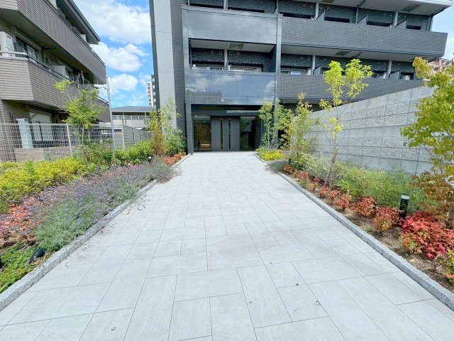 プレサンス東三国エンブレイスのエントランス