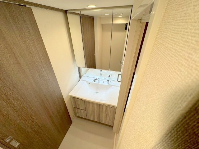 プレサンス東三国エンブレイスの独立洗面台