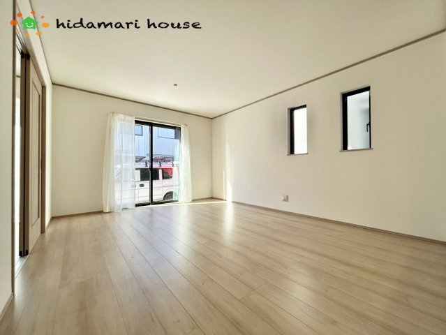 西区指扇775番　新築戸建　ハートフルタウンAの居間・リビング