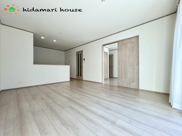 西区指扇775番　新築戸建　ハートフルタウンAの居間・リビング