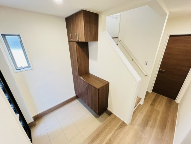 知多市清水が丘2-1606『仲介手数料無料』新築戸建ての玄関