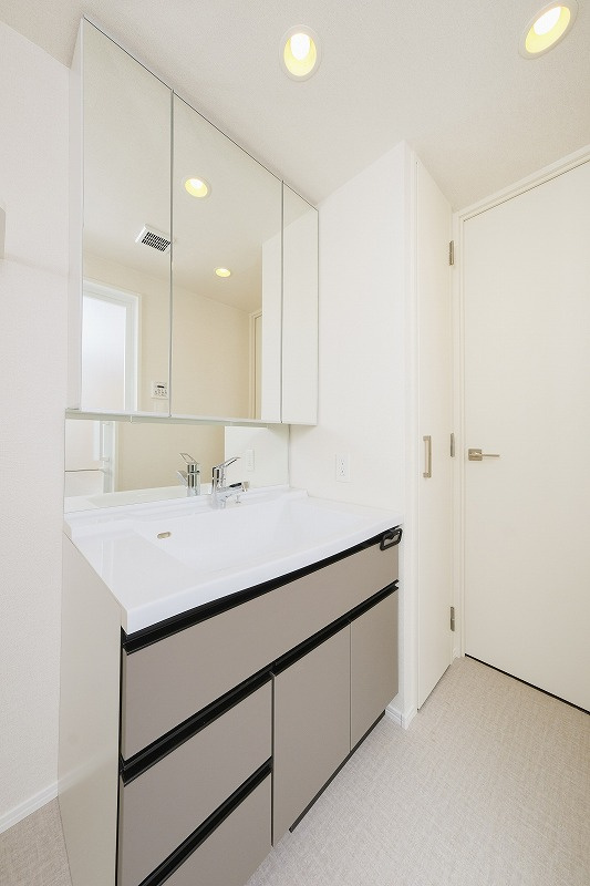 エンクレスト呉服町の洗面所|広い洗面スペース