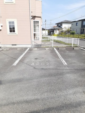 サファイアンエレガンスＡの駐車場
