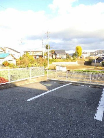 ニューシティ松田の駐車場|カースペースがあります