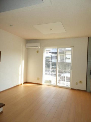 ニュークレストール光ケ丘の居間・リビング|ゆったりとしたリビングです