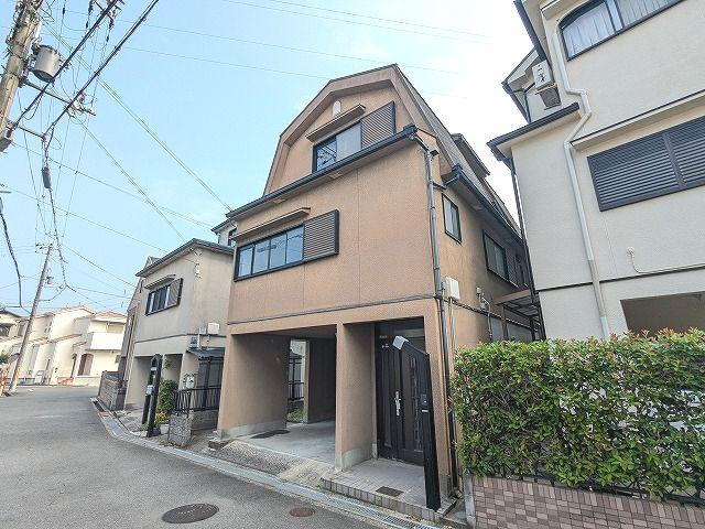 楠葉朝日1丁目　中古一戸建ての外観|新しい生活にいかがでしょうか？外観はお住まいの顔になります。こだわりたいポイントですね。外壁塗装や屋根塗装のご相談も承っております。
■現地内覧・資金計画相談・住宅ローン相談もお問合せ受付中■