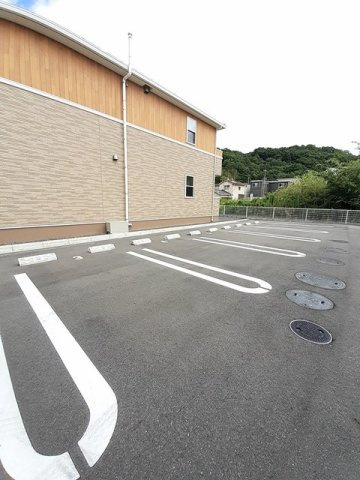 フィオーレ・タチバナＢの駐車場