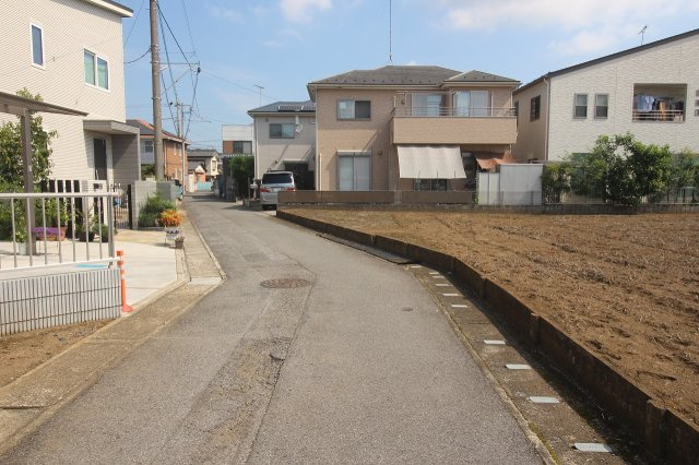 小山市駅南町3丁目の前面道路含む現地写真|東側道路（2025年7月撮影）