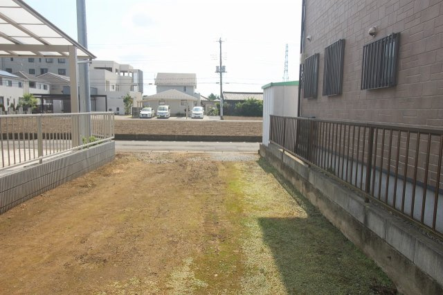 小山市駅南町3丁目の外観|敷地内より敷延部分（2025年7月撮影）