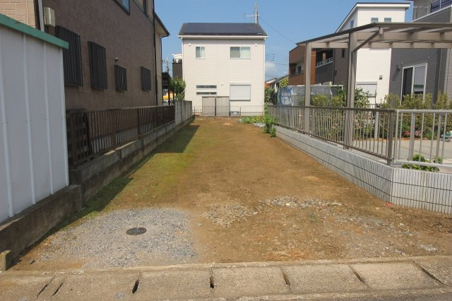 小山市駅南町3丁目の外観|前面道路より敷延部分（2025年7月撮影）
