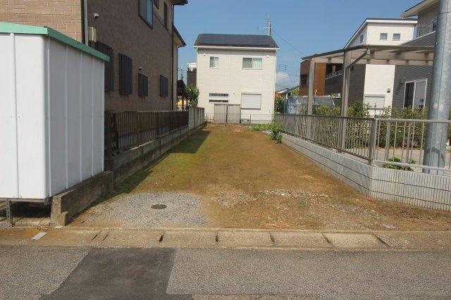 小山市駅南町3丁目の外観|前面道路より敷延部分（2025年7月撮影）