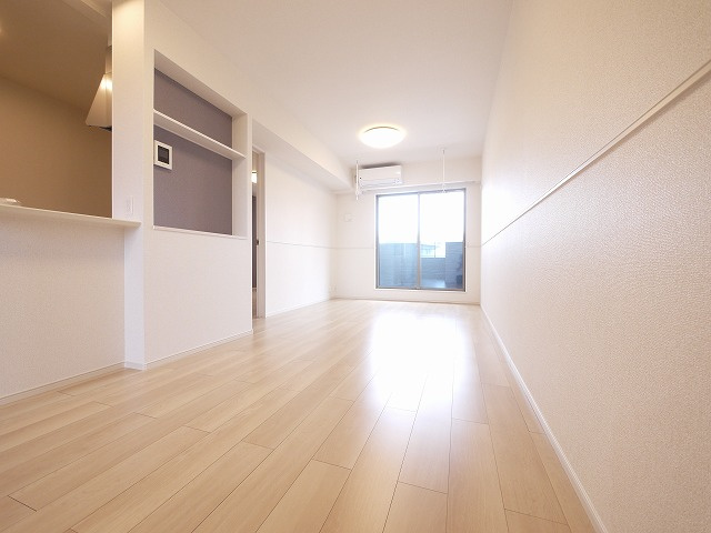 クレストールⅠの居間・リビング|ゆったり過ごせるリビングです