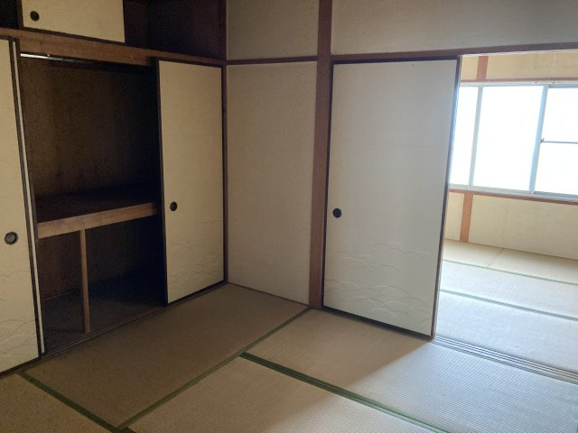 浮野町９店舗付住居の和室|2階部分　店舗利用として改修可能