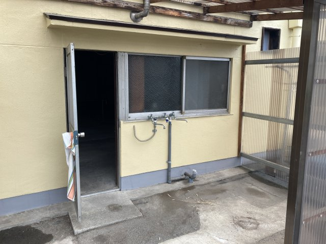 浮野町９店舗付住居の収納|1階店舗裏部分