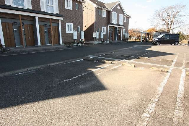 朝倉郡筑前町森山のアパートの駐車場