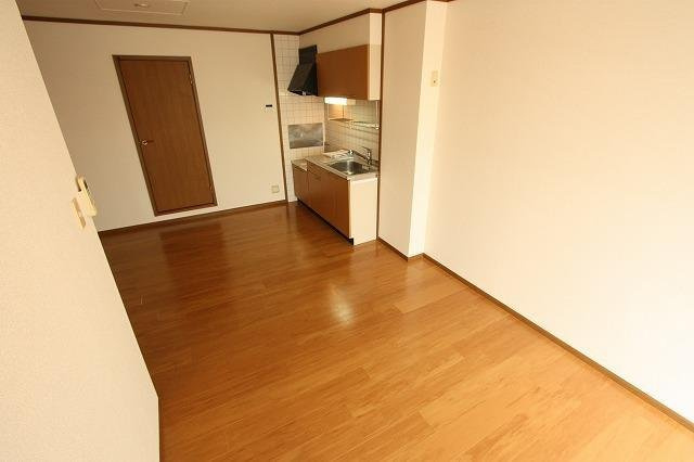 朝倉郡筑前町森山のアパートの居間・リビング