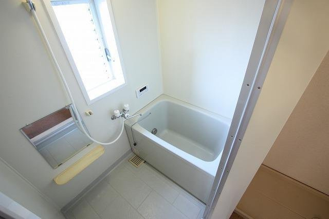 朝倉郡筑前町森山のアパートの浴室