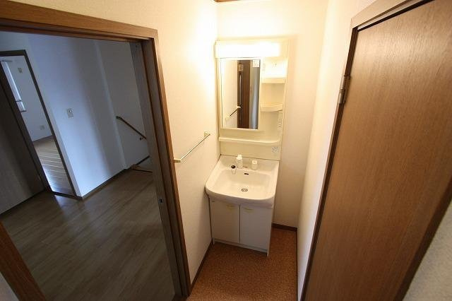 朝倉郡筑前町森山のアパートの洗面所