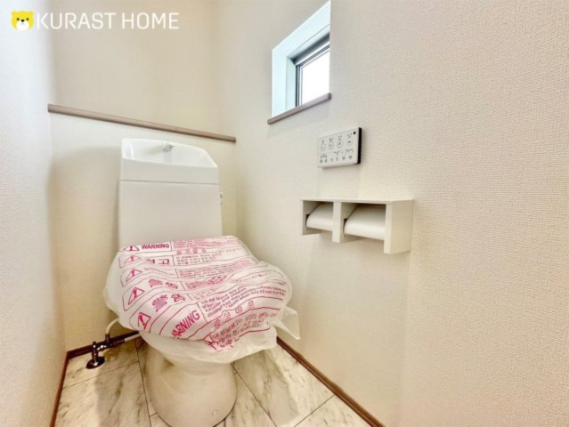 長岡京市滝ノ町2丁目　新築戸建のトイレ|2階トイレ