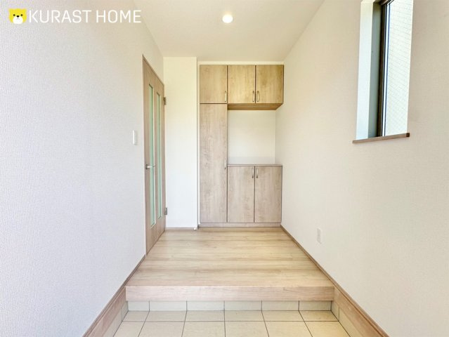 長岡京市滝ノ町2丁目　新築戸建の玄関