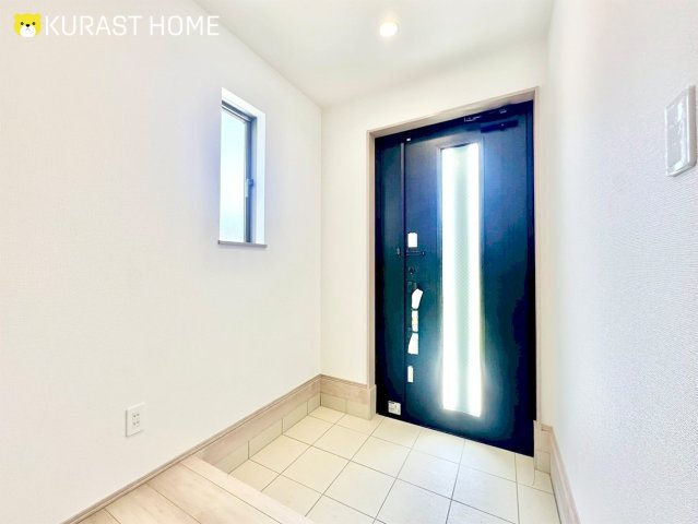 長岡京市滝ノ町2丁目　新築戸建の玄関