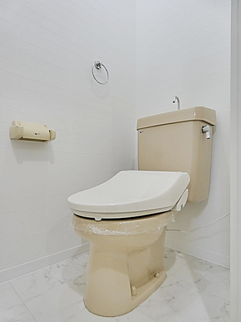 ニューアーバン一社のトイレ|落ち着いた色調のトイレです