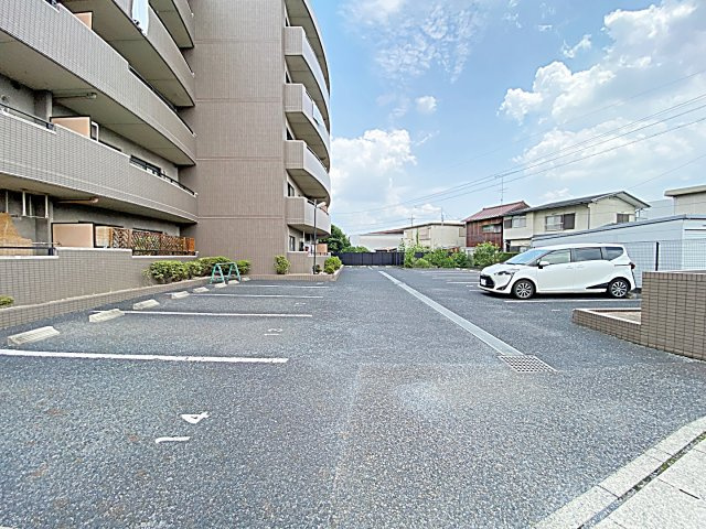 グランハートの駐車場