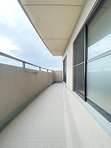 グランハートのバルコニー|開放的で明るい空間を演出してくれるバルコニーです