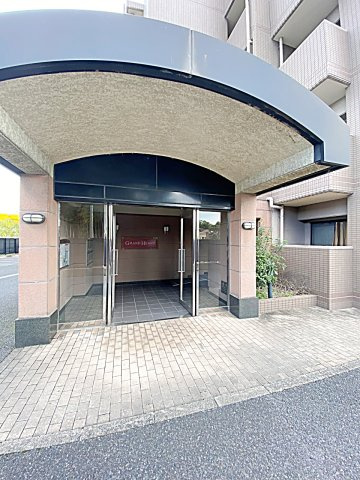 グランハートのエントランス|建物の内部です