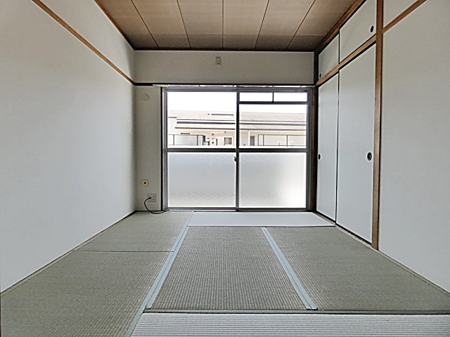 アルス８８の寝室|広くて明るい寝室