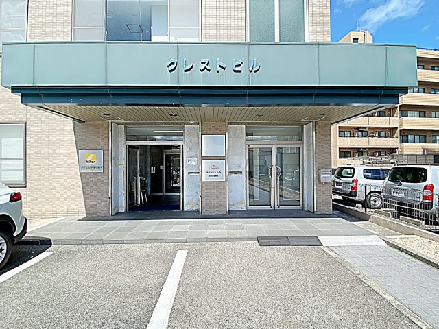 クレストビルのエントランス|ゆとりのあるエントランスです