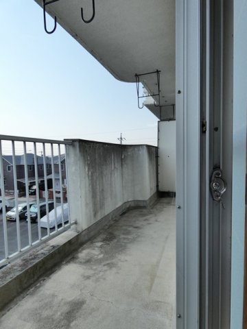 メルローズ２号館のバルコニー|開放的で明るい空間を演出してくれるバルコニーです