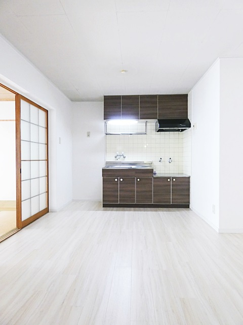 メルローズ２号館の居間・リビング|ゆったりとした居間です