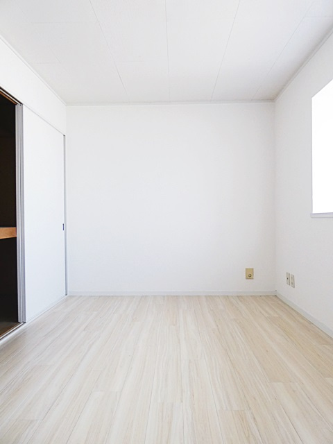 メルローズ２号館の洋室|落ち着いた色調の洋室です