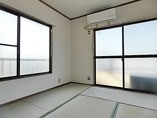 ムーニー若原の内装|2面採光で明るい室内です。