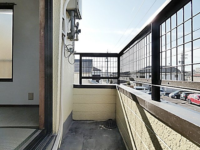 ムーニー若原のバルコニー|外からの目が気にならないバルコニーで洗濯物が干せます