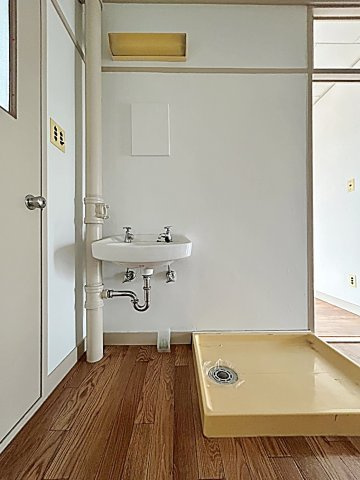 第２大幸ハイツの独立洗面台|朝の支度にも助かる、独立の洗髪洗面化粧台