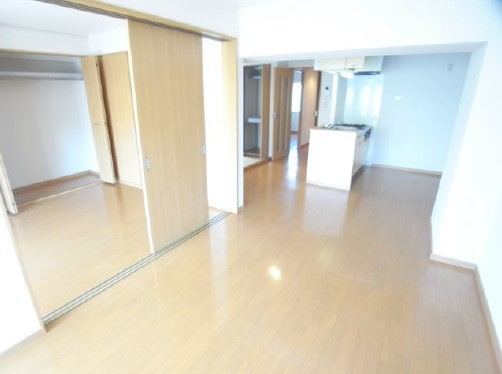 レジデンス栄光の居間・リビング|ゆったりとした居間です