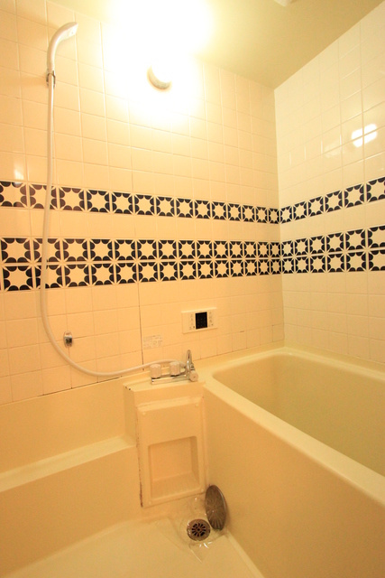 コーポやすり苑の浴室|お風呂で日々の疲れを落としましょう