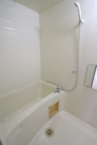 高杉雅ハイツの浴室|きれいなお風呂です