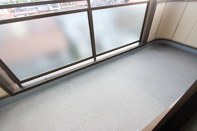 ソレアードⅡのバルコニー|バルコニーからの眺めを楽しみながら食事をしませんか