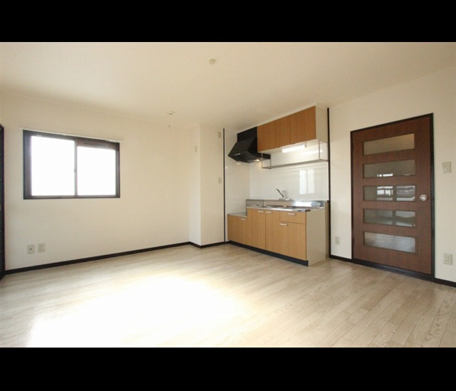 ソレアードⅡの居間・リビング|ゆったり過ごせる居間です