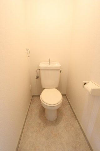 第６グランドハイツ服部のトイレ|別部屋のお写真で参考写真となります。