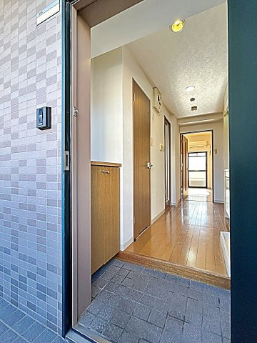 ソレイユ東海通の玄関|同間取り別部屋の画像です