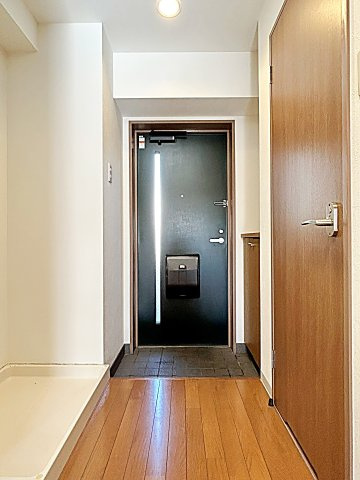 ソレイユ東海通の玄関|同間取り別部屋の画像です