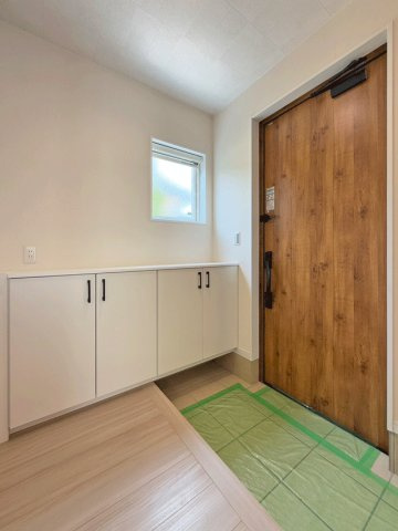 岩沼市松ケ丘　Z空調搭載モデルハウス♪の玄関