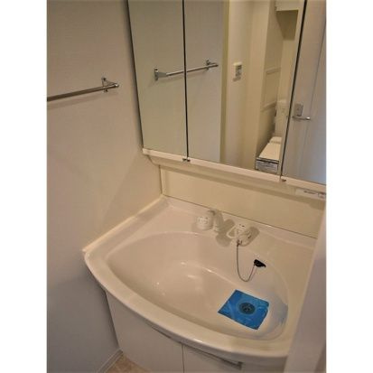 ルクレ森下レジデンスの独立洗面台