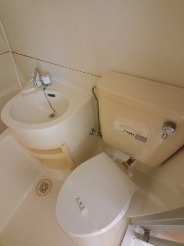 ジュネパレス市川第２１のトイレ